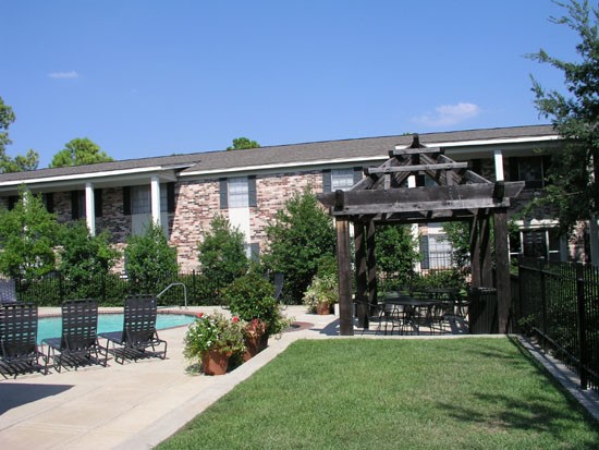 Colonial Plaza Apartments